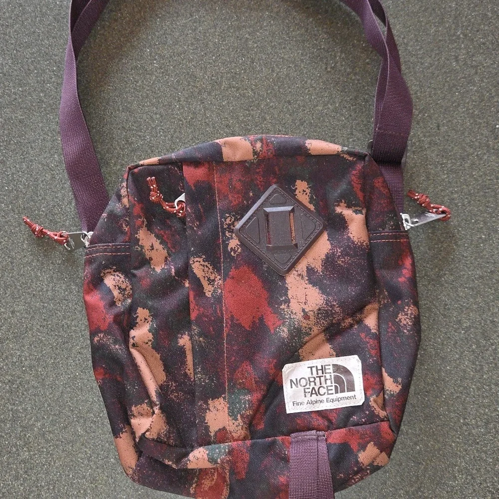 The North Face Bardu II Crossbody Bag Burgundy Abstract Camo Shoulder Bag